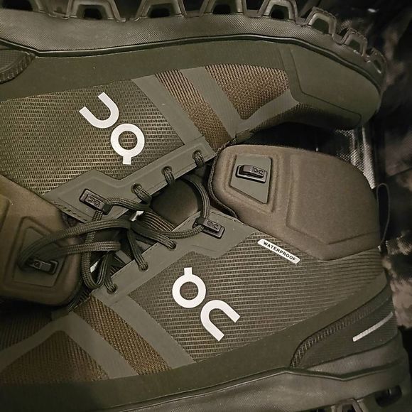 On running Cloudrock Waterproof   9.5 Men's. Jungle fir .Box as is. No top - Picture 7 of 10